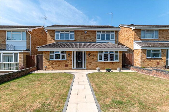 4 Bedroom Detached House For Sale In Selsey Drive, Luton, Bedfordshire, LU2