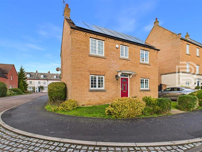 3 Bedroom Detached House For Sale In Shearwater Drive, Coton Park, Rugby, CV23