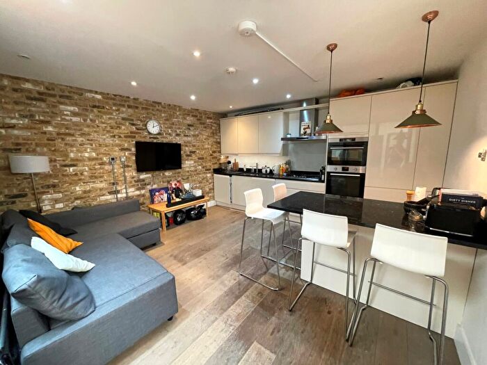 3 Bedroom House To Rent In Mount Pleasant Mews, Finsbury Park, N4