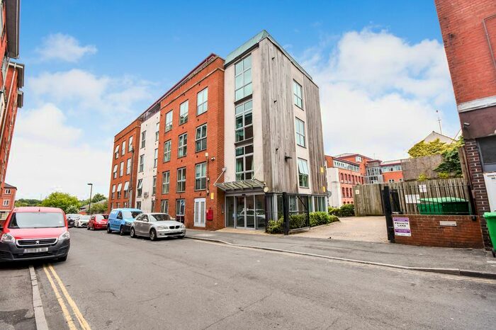 2 Bedroom Flat For Sale In Raleigh Street, Nottingham, NG7