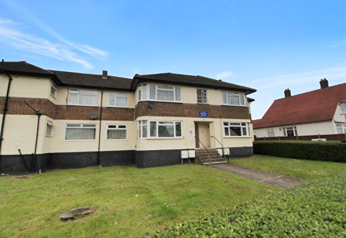2 Bedroom Maisonette For Sale In Kenton Lane, Harrow, HA3