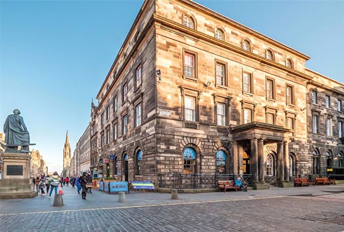 2 Bedroom Flat To Rent In Parliament Square, Edinburgh, EH1