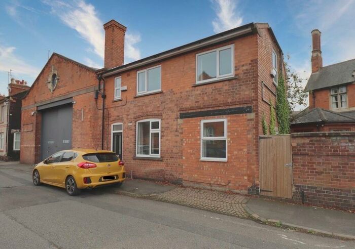 2 Bedroom Link Detached House To Rent In Havelock Street, Kettering, NN16