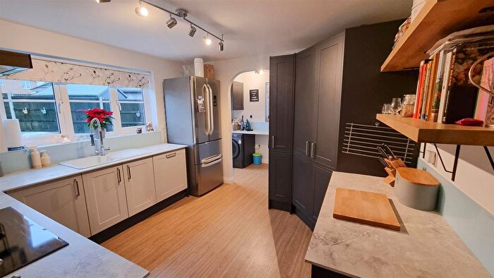 4 Bedroom Detached House For Sale In Jenkinson Grove, Armthorpe, Doncaster, DN3