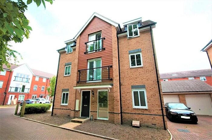 5 Bedroom Detached House To Rent In Edgeworth Close, Slough, SL3