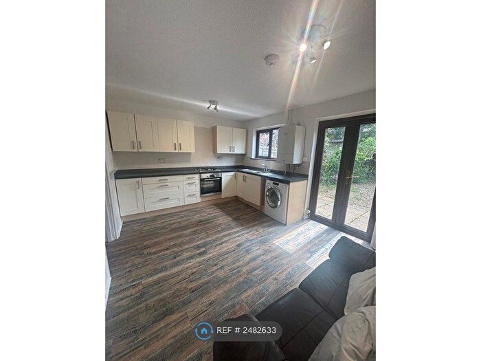 5 Bedroom Terraced House To Rent In Sherwood Avenue, Abingdon, OX14