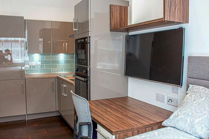 Studio To Rent In Park Square South, Leeds, LS1