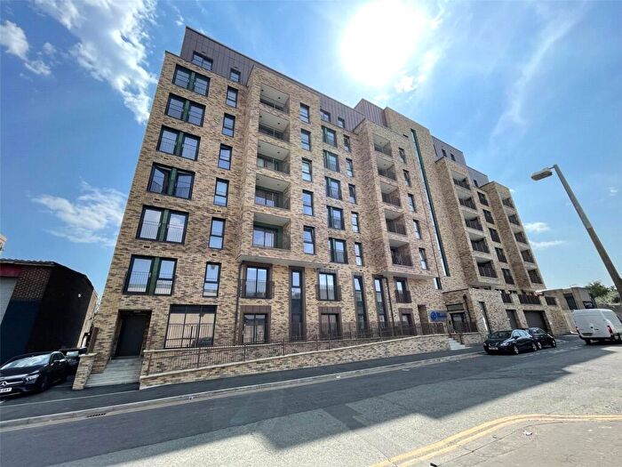 3 Bedroom Apartment To Rent In Waterhouse, Worrall St, Salford, M5
