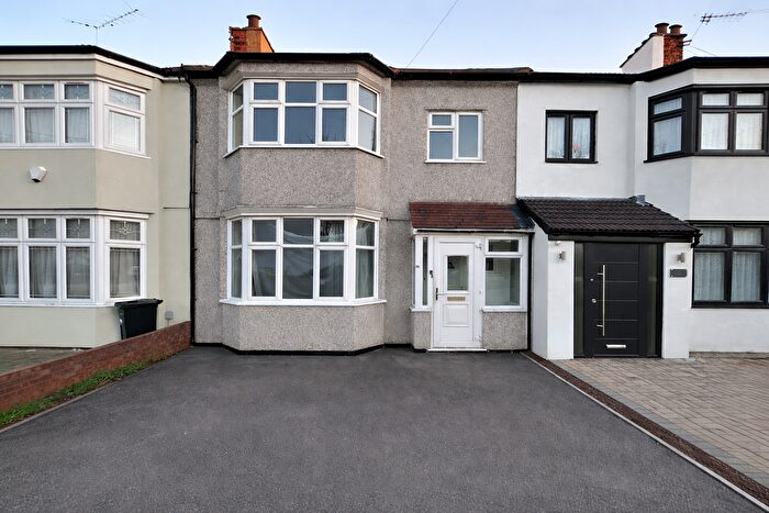 3 Bedroom Terraced House To Rent In Gants Hill, IG2