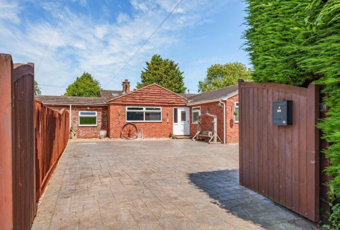 4 Bedroom Bungalow For Sale In Abingdon Road, Standlake, Witney, Oxfordshire, OX29