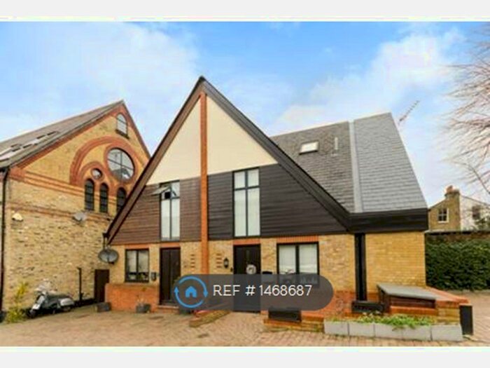 4 Bedroom Semi-Detached House To Rent In Rush Common Mews, London, SW2