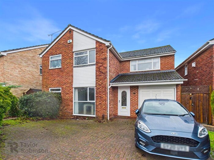 4 Bedroom Detached House For Sale In St. Catherines Road, Crawley, RH10