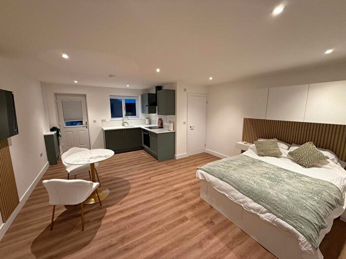 1 Bedroom Apartment To Rent In *New Fully Self Contained* Mansfield Road, Mansfield Woodhouse, NG19