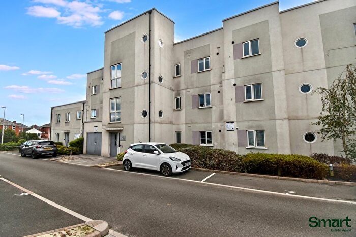 2 Bedroom Flat For Sale In St Pauls Close, Exeter, EX2