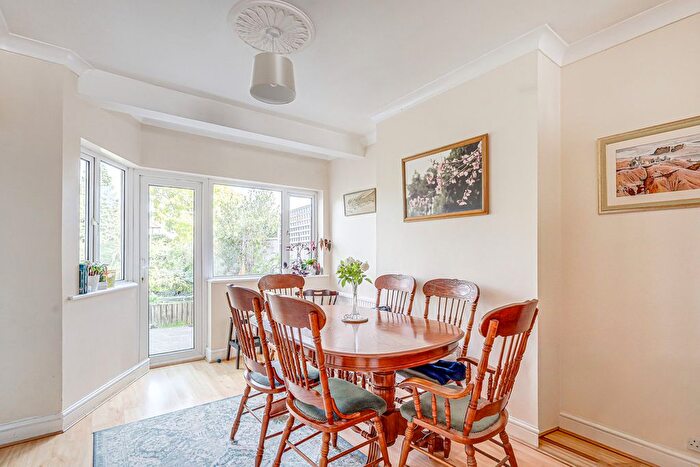 5 Bedroom Semi-Detached House For Sale In Midhurst Avenue, Westcliff-On-Sea, SS0
