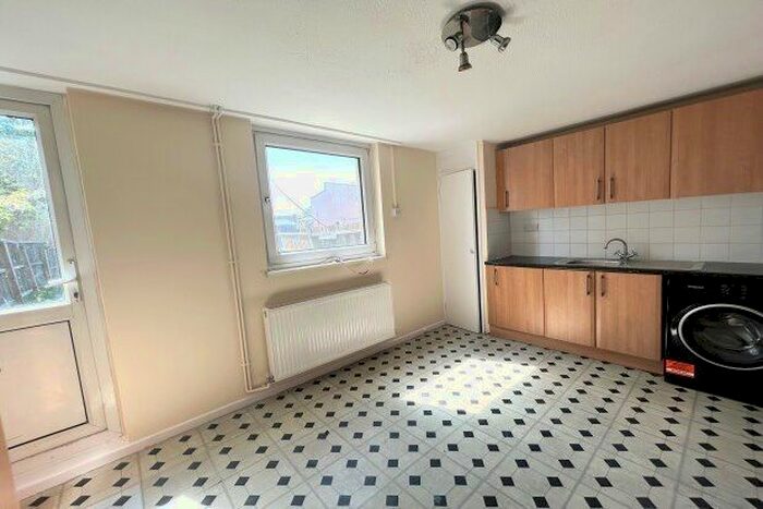 1 Bedroom Property To Rent In Briar Road, Romford, RM3