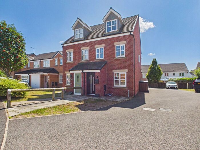 3 Bedroom Semi Detached House For Sale In Beacon Green, Skelmersdale, WN8