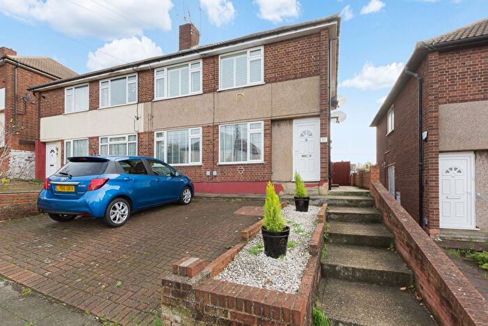 2 Bedroom Maisonette For Sale In Brook Lane, Bexley, DA5