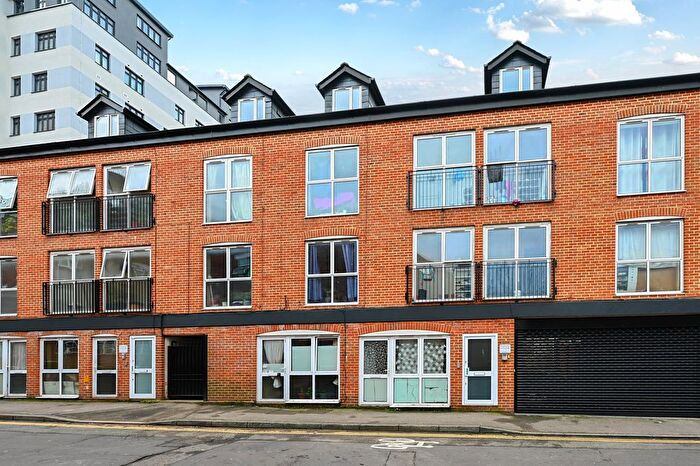 1 Bedroom Flat To Rent In Pickford Street, Aldershot, GU11