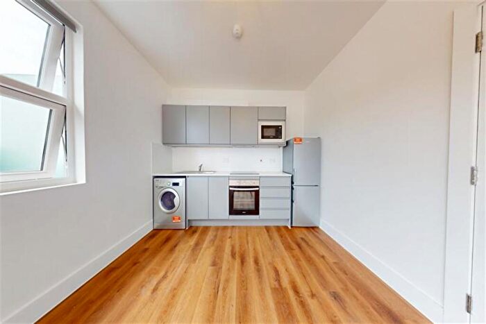 2 Bedroom Apartment To Rent In Chantal House - High Beech Road, Loughton, IG10