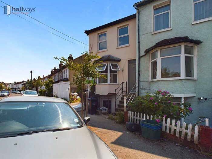 2 Bedroom Flat To Rent In Flat A, Oval Road, Croydon, CR0