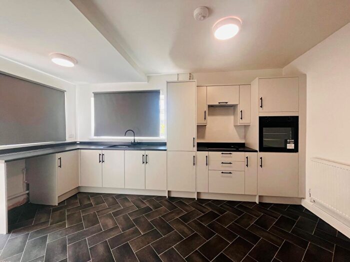 3 Bedroom House To Rent In Hunloke Road, Holmewood, Chesterfield, S42