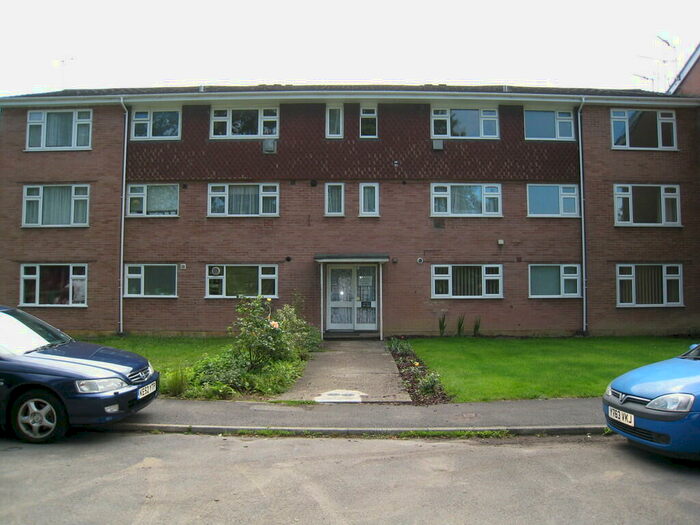 2 Bedroom Flat To Rent In Le May Close, Horley, RH6