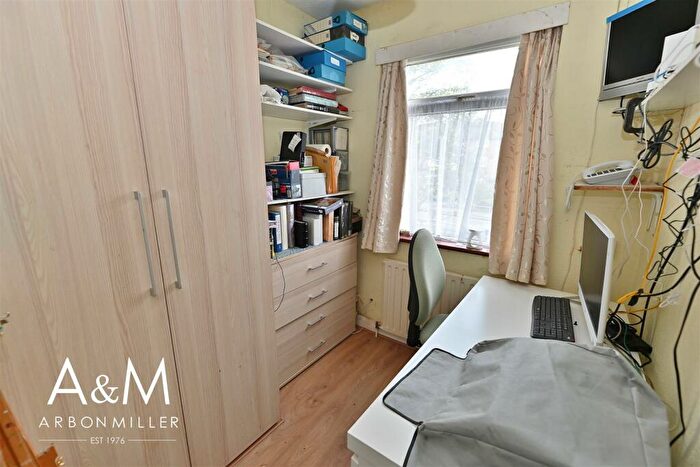 3 Bedroom End Of Terrace House For Sale In Craven Gardens, Barkingside, IG6