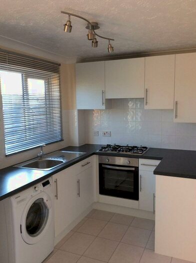 3 Bedroom Terraced House To Rent In Bed House, OX14