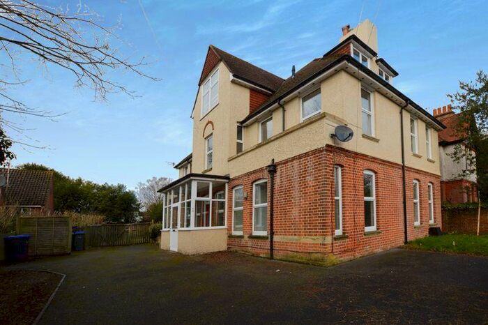 3 Bedroom Ground Flat To Rent In Roman Road, Salisbury, SP2