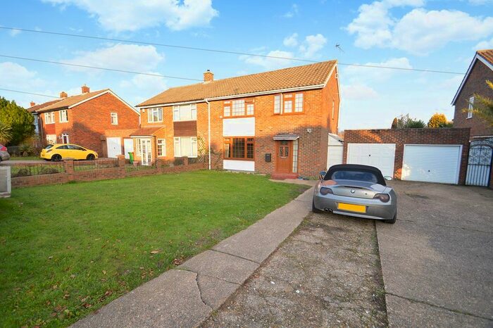 3 Bedroom Detached House To Rent In Haymill Road, Slough, Berkshire SL2