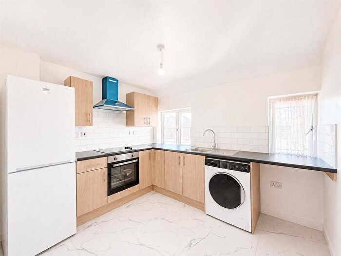 1 Bedroom Flat To Rent In Pegg Road, Hounslow, TW5