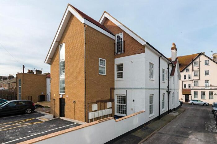 3 Bedroom Flat To Rent In Beach Road, Westgate-on-Sea, Kent, CT8