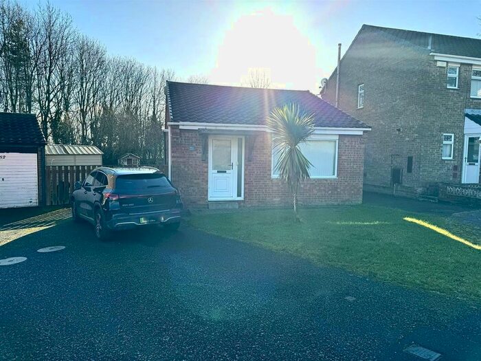 2 Bedroom Detached Bungalow To Rent In Mildenhall Close, South Fens, Hartlepool, TS25