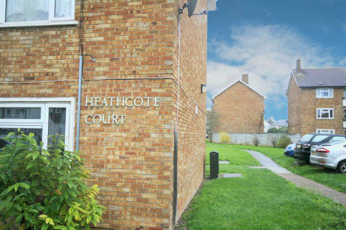 3 Bedroom Flat To Rent In Heathcote Court Heathcote Avenue, Clayhall, IG5
