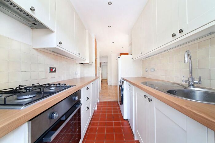 2 Bedroom Flat To Rent In Cowley Road, Mortlake, SW14