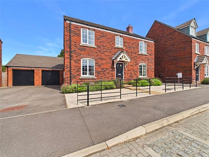 4 Bedroom Detached House For Sale In Woodgreen Square, Chinnor, Oxfordshire, OX39