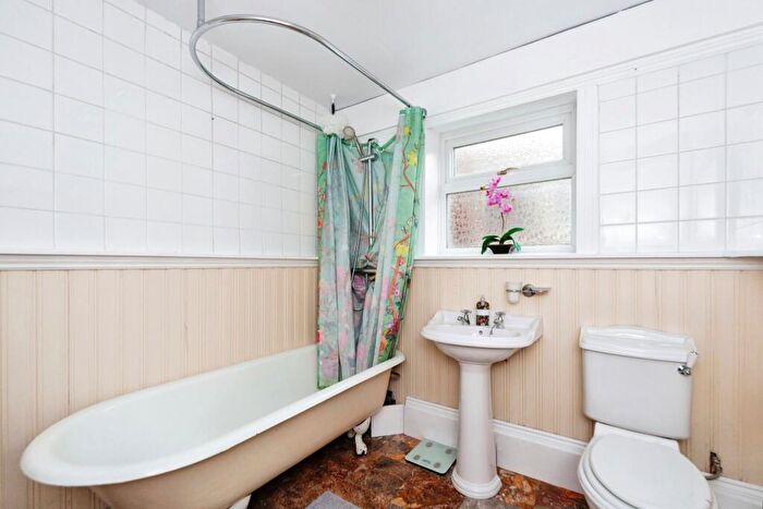 3 Bedroom Semi-Detached House For Sale In Victoria Road, Saltney, Chester, Flintshire, CH4