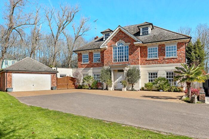 3 Bedroom Detached House For Sale In Richmond Park, Loughton, IG10