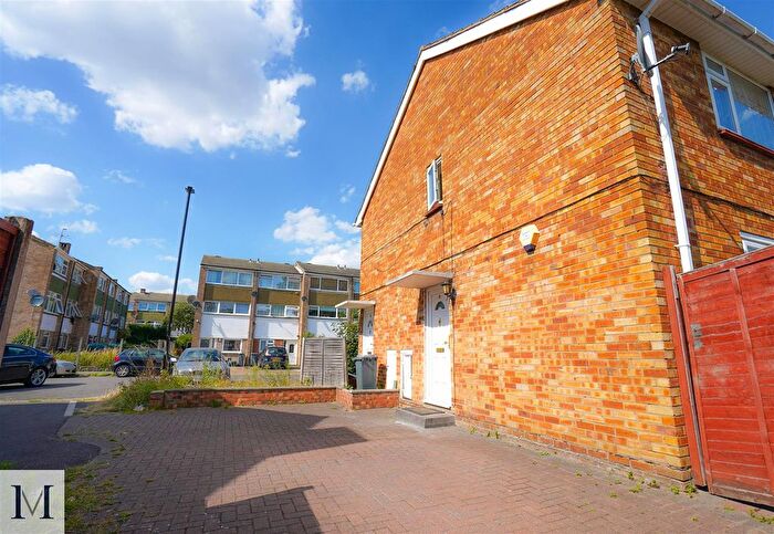 2 Bedroom Flat To Rent In Sonia Gardens, Hounslow, TW5
