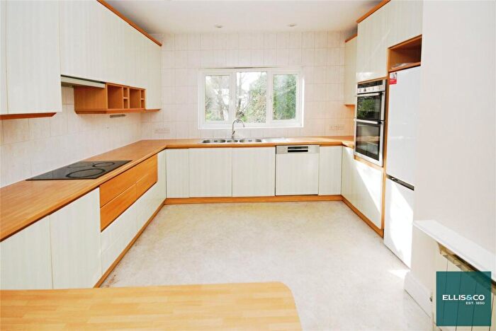 3 Bedroom Detached House To Rent In Wentworth Road, Golders Green, NW11