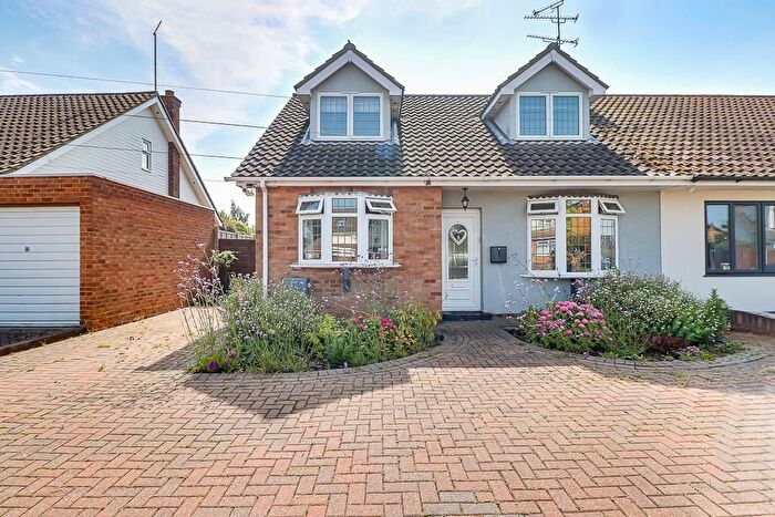 5 Bedroom Semi-Detached Bungalow For Sale In Ashcombe, Rochford, SS4