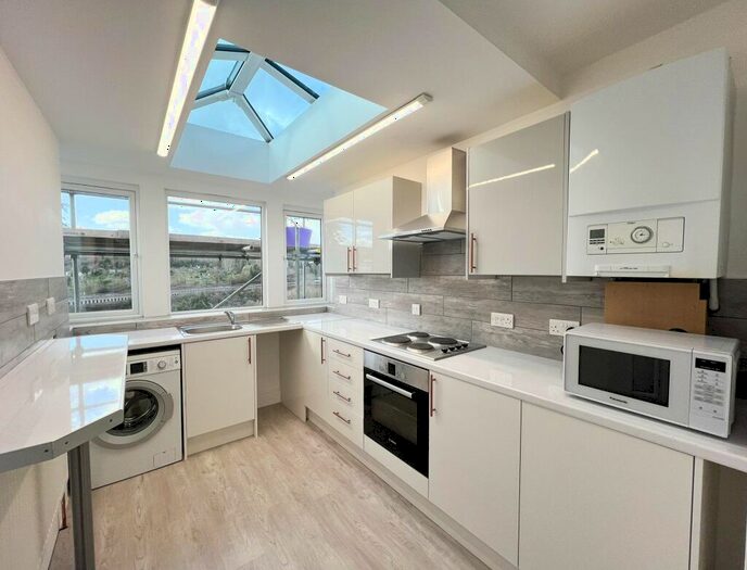 5 Bedroom Maisonette To Rent In Stottbury Road, St Agnes, BS7