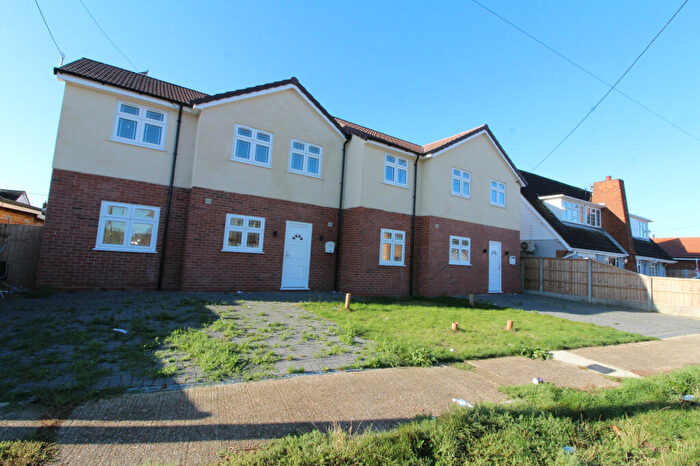 4 Bedroom End Of Terrace House To Rent In Thisselt Road, Essex, SS8