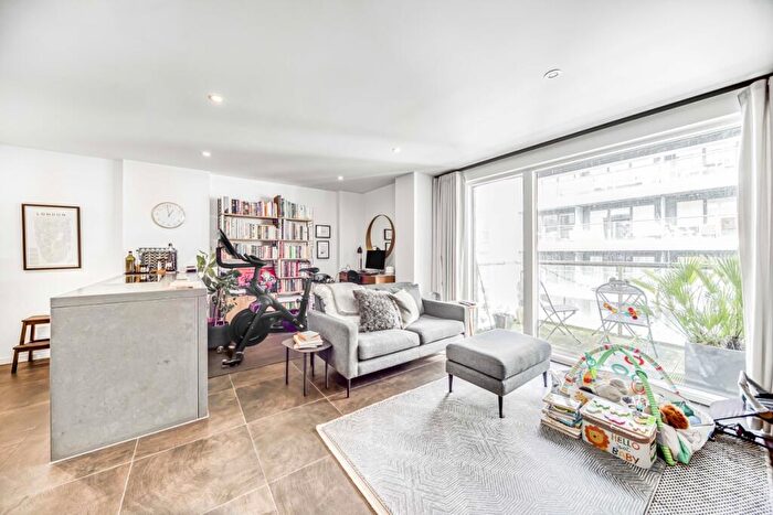 2 Bedroom Flat To Rent In Pear Tree Street, London, EC1V