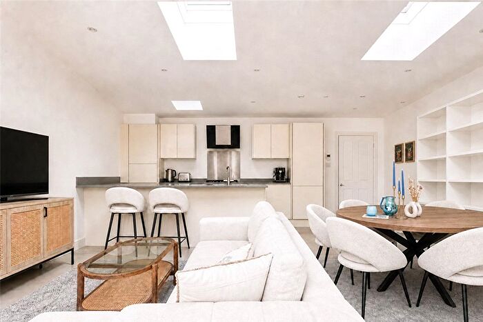 3 Bedroom Flat To Rent In Inglethorpe Street, London, SW6