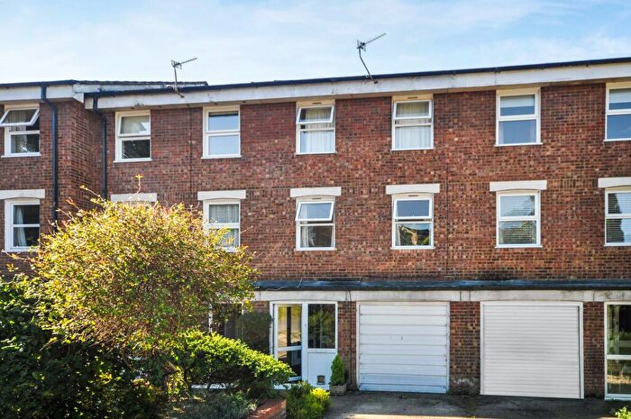 4 Bedroom Terraced House To Rent In Templars Close, Wheatley, OX33