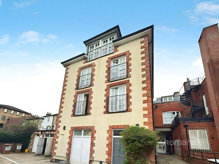 2 Bedroom Flat To Rent In Jewry Street, Winchester, SO23