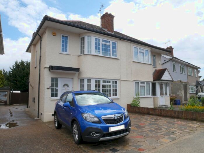 3 Bedroom Semi-Detached House To Rent In Derwent Drive, Hayes, UB4