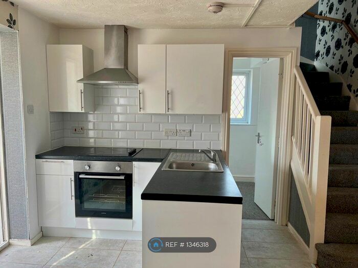 2 Bedroom Semi-Detached House To Rent In Crestwood Way, Hounslow, TW4